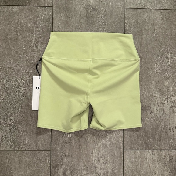 Alo Yoga High-Waist Biker Shorts 5” Inseam Iced Green Tea Size Large NWT - Picture 5 of 5